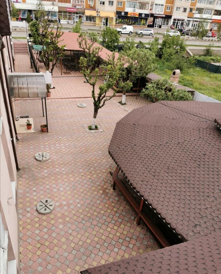 Aparthotel Habibi Pascani Exterior foto
