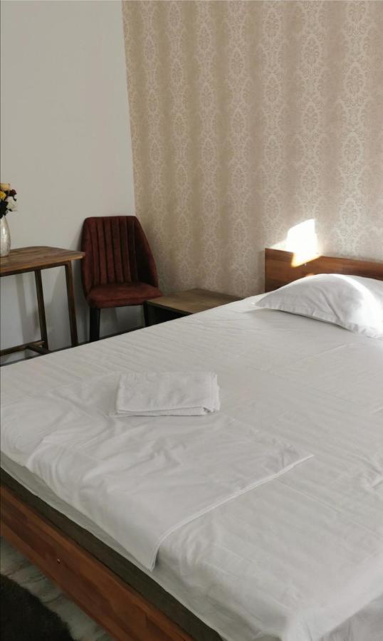 Aparthotel Habibi Pascani Exterior foto